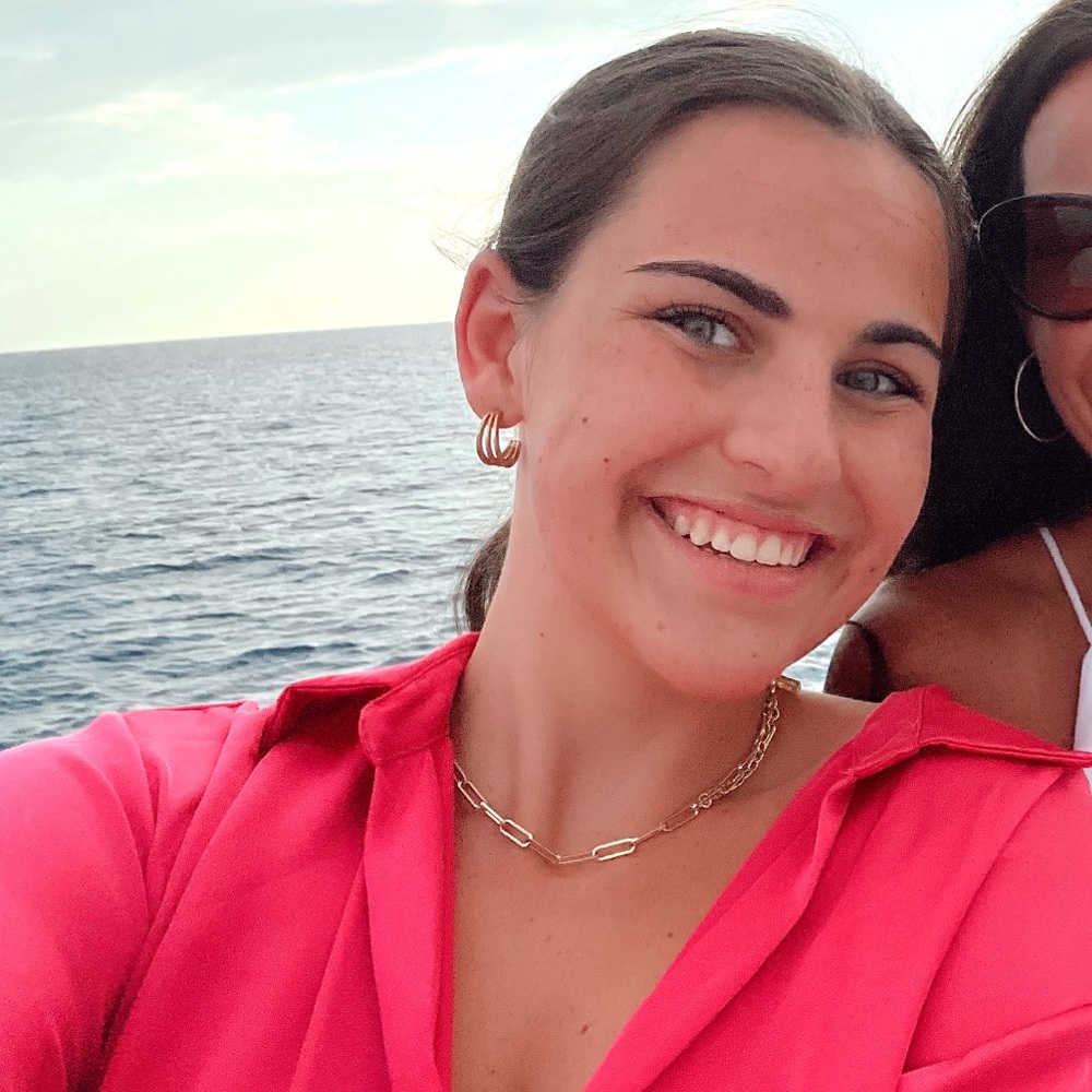 Meet your Posher, Ellis